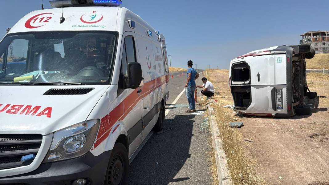 Son dakika! Engellileri taşıyan minibüs kaza yaptı: 19 yaralı 5